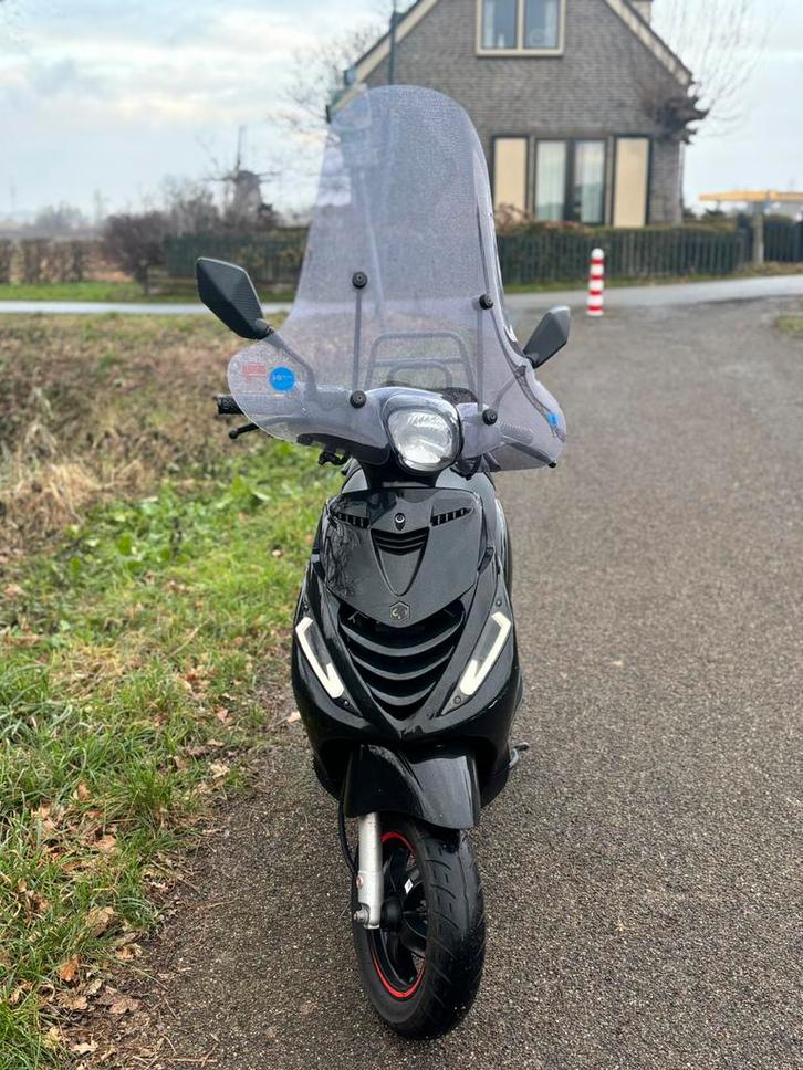 Piaggio Zip 4T 2019 IGET 50cc  Zwart - 1e EIGENAAR, Fietsen en Brommers, Scooters | Piaggio, Zo goed als nieuw, Zip, Maximaal 25 km/u