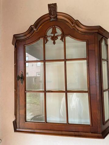 Vitrine kastje  beschikbaar voor biedingen