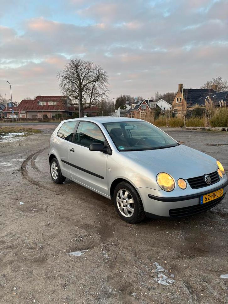 Volkswagen Polo 1.2 47KW 2002 Grijs, Auto's, Volkswagen, Particulier, Polo, Benzine, B, Hatchback, Handgeschakeld, Geïmporteerd