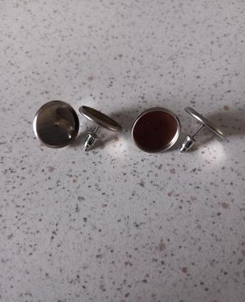 Cabochon oorstekers 14 mm "nieuw" (per paar) beschikbaar voor biedingen