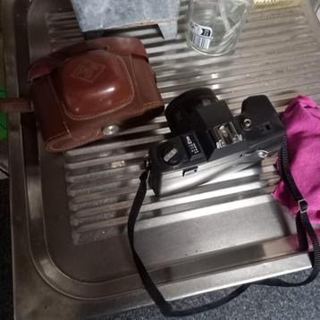 Twee Vintage Foto Camera's beschikbaar voor biedingen