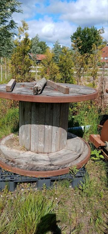 Statafel, kabelhaspel, tuintafel, sta tafel beschikbaar voor biedingen