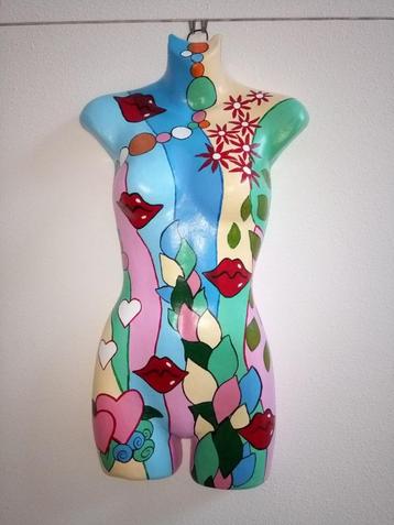 TORSO-BEELD, hangend, keramiek beschikbaar voor biedingen