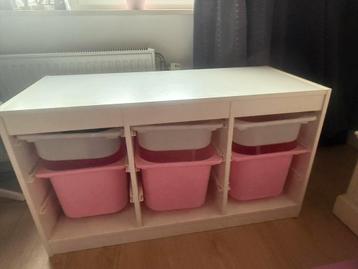 Speelgoedopbergkast Ikea met roze bakken beschikbaar voor biedingen