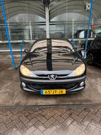 Peugeot 206 1.6 16V CC 2002 Zwart, Auto's, Peugeot, Voorwielaandrijving, 4 cilinders, Cabriolet, 4 stoelen