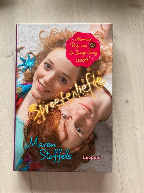 Maren Stoffels - Sproetenliefde, Boeken, Kinderboeken | Jeugd | 10 tot 12 jaar, Zo goed als nieuw, Ophalen of Verzenden