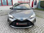 Toyota Yaris 1.5 Hybrid Design Sport, Auto's, Toyota, Gebruikt, 4 cilinders, Bedrijf, Grijs