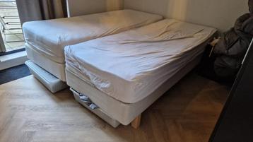 2x 1 persoons bed 220cm lang (IKEA), inclusief matras beschikbaar voor biedingen