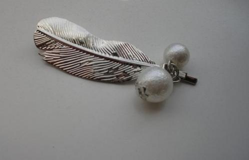 Haarspeld blad met 2 parels zilverkleurig, Sieraden, Tassen en Uiterlijk, Uiterlijk | Haarverzorging, Nieuw, Haarspeld, Verzenden