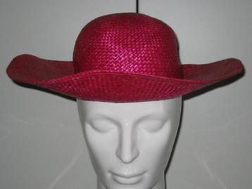 Strohoeden beschikbaar voor biedingen