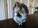Lladro schoolmeisje met de letter O- #5148, Ophalen of Verzenden, Zo goed als nieuw, Mens