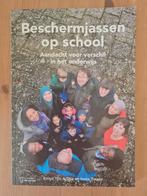 Beschermjassen op school, Ophalen of Verzenden, Gelezen