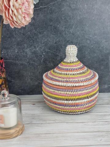 afrikaans opbergmandje multicolor handgemaakt uit Senegal beschikbaar voor biedingen