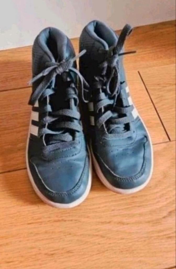 Adidas grijze schoenen maat 35, Adidas, Jongen of Meisje, Schoenen, Ophalen of Verzenden