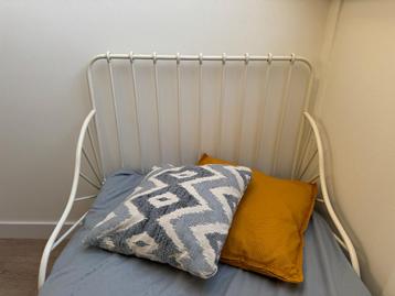 IKEA minnen bedframe met lattenbodem - afbeelding 2
