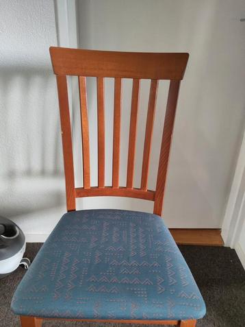 Zes mooie solide eetkamerstoelen beschikbaar voor biedingen