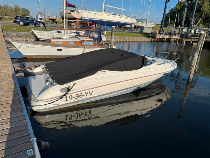 Bayliner 2252, Watersport en Boten, Speedboten, Gebruikt, 6 meter of meer, Benzine, 200 pk of meer, Polyester, Binnenboordmotor