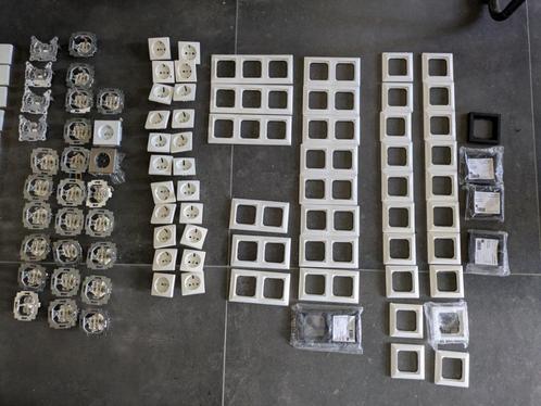 ABB Busch-Jaeger schakelmateriaal, Doe-het-zelf en Verbouw, Elektra en Kabels, Zo goed als nieuw, Stopcontact, Ophalen of Verzenden
