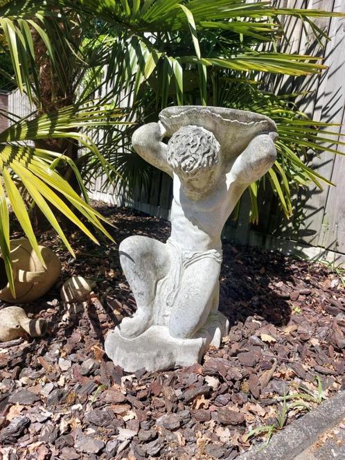 Atlas tuinbeeld met schaal bloembak vogeldrinkbak ornament, Tuin en Terras, Tuinbeelden, Gebruikt, Mensenbeeld, Beton, Ophalen