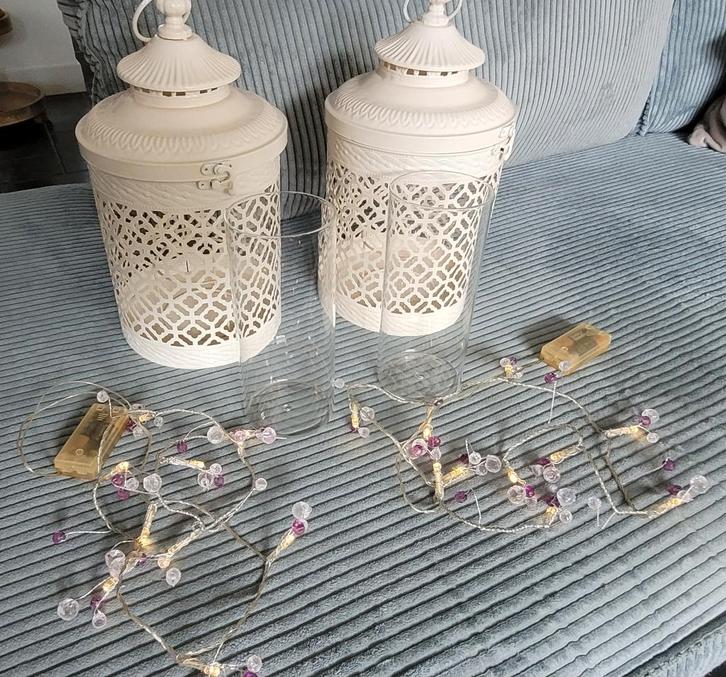 2 Windlicht kandelaars, gebroken wit, metaal en glas., Huis en Inrichting, Woonaccessoires | Kandelaars en Kaarsen, Zo goed als nieuw