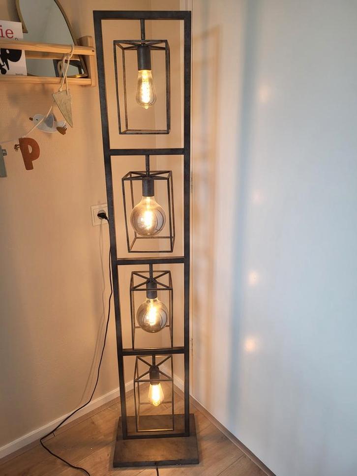 Prachtige industriële vloerlamp, Huis en Inrichting, Lampen | Vloerlampen, Zo goed als nieuw, 150 tot 200 cm, Ophalen