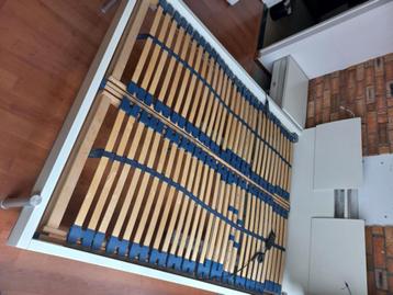 GRATIS! 2 pers slaapkamer elektrische lattenbodem en kasten.