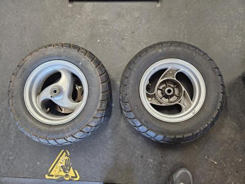 velgenset Zilver Goede banden 110 trommel  Pia.TPH 50/125cc, Fietsen en Brommers, Brommeronderdelen | Scooters, Zo goed als nieuw