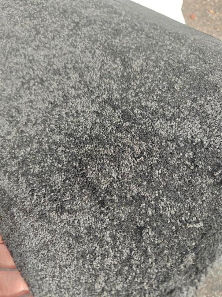 Prachtige dikke donker antraciet hoogpolig tapijt 200cm br, Huis en Inrichting, Stoffering | Vloerbedekking, Nieuw, Tapijt, Zwart