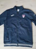 KRC Harelbeke trainingsjack in size medium, Ophalen of Verzenden, Zo goed als nieuw, Trainingspak