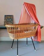 Vintage rotan poppenwieg, Kinderen en Baby's, Speelgoed | Poppen, Gebruikt, Ophalen