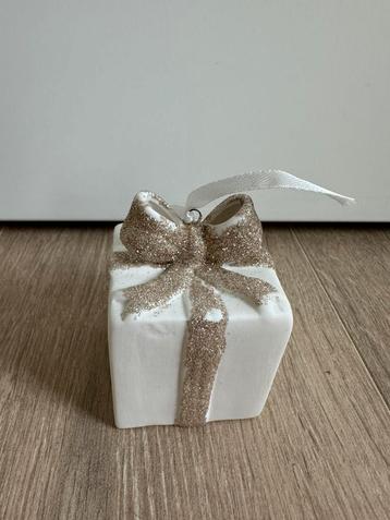 Riviera Maison kerstornament cadeautje beschikbaar voor biedingen