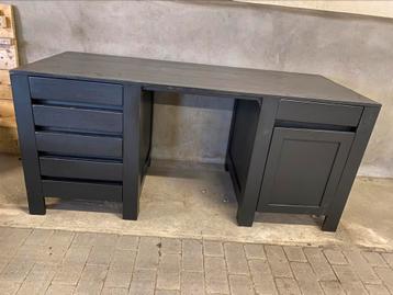 Bureau zwart geschilderd 