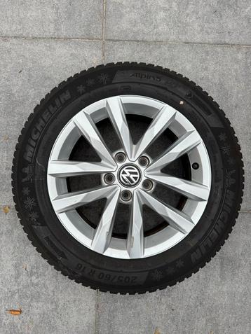 Originele VW 16” LM velgen met Michelin Winterbanden beschikbaar voor biedingen