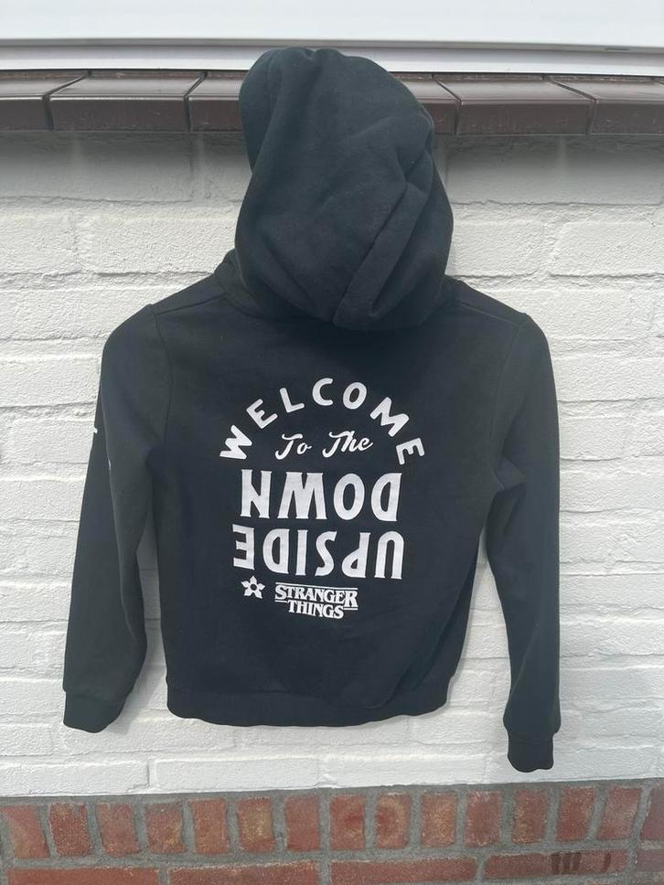 Stranger Things backprint hoodie kids maat 134 / 140 | zwart, Kinderen en Baby's, Kinderkleding | Maat 134, Gebruikt, Jongen of Meisje