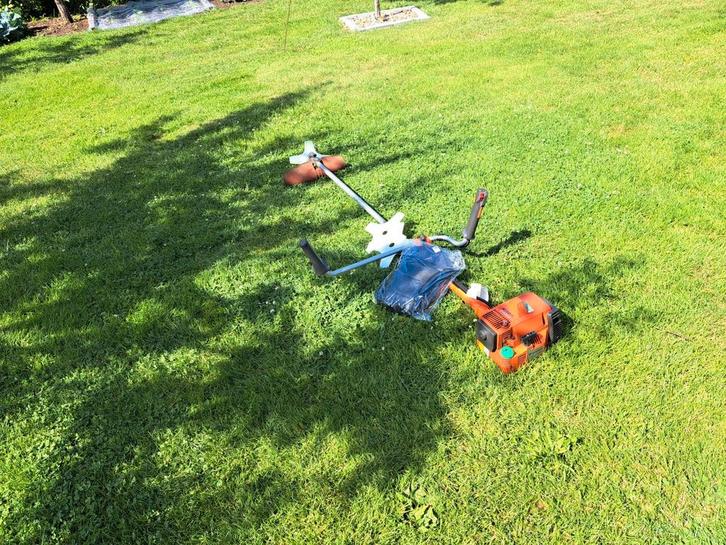 Husqvarna 232r bosmaaier 1,5PK met nieuw draagtuig, Tuin en Terras, Bosmaaiers, Gebruikt, Benzine, 30 tot 50 cm, Ophalen