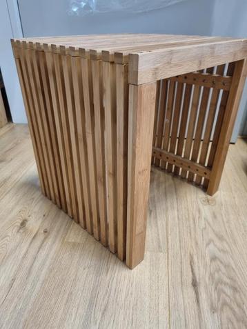 2 twee Bamboe Krukje / Bijzettafel beschikbaar voor biedingen