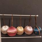 B767 set van 5 vintage onbreekbare kerstballen met zijde, Diversen, Kerst, Ophalen of Verzenden, Gebruikt