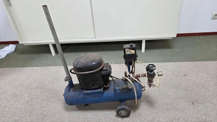 Kleine compressor voor modelbouw - Lekt lucht, Doe-het-zelf en Verbouw, Compressors, Gebruikt, Minder dan 6 bar, Minder dan 25 liter