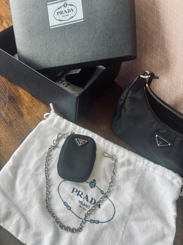Prada Re-Edition 2005 Re-Nylon bag, Sieraden, Tassen en Uiterlijk, Tassen | Schoudertassen, Zo goed als nieuw, Zwart, Ophalen of Verzenden