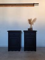 2 hoge mat zwarte nachtkastjes, Huis en Inrichting, Slaapkamer | Nachtkastjes, Ophalen, Minder dan 45 cm, 55 tot 70 cm, Zo goed als nieuw