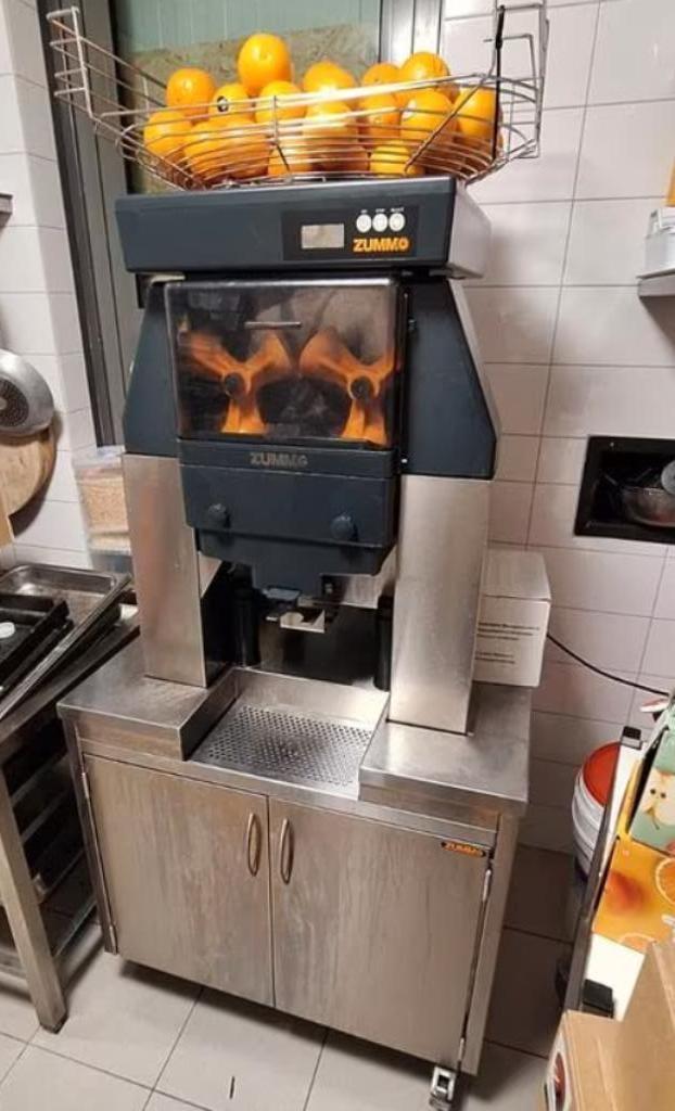 sinaasappelpers Zummo Z40 Nature Adapt, Witgoed en Apparatuur, Juicers, Zo goed als nieuw, Sapcentrifuge, Elektrisch, Ophalen