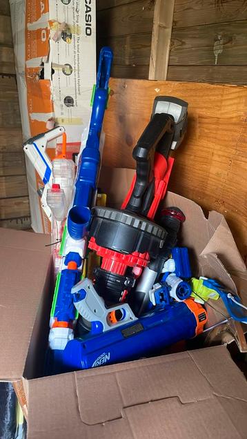 Doos nerf pistolen beschikbaar voor biedingen