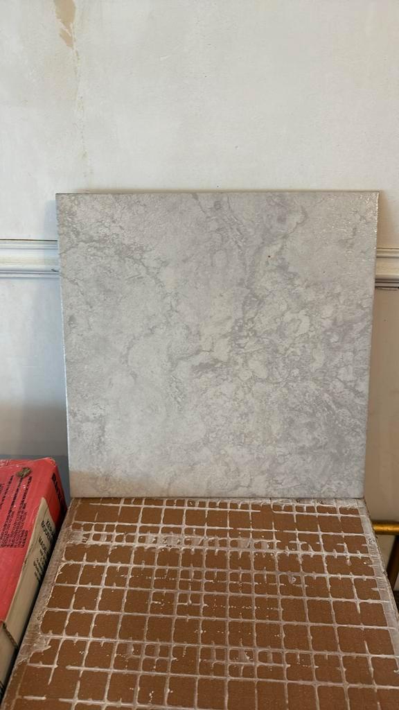 Nieuwe vloertegels, rond 30m2, Doe-het-zelf en Verbouw, Tegels, Zo goed als nieuw, Vloertegels, Keramiek, 60 cm of meer, 20 tot 40 cm