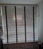 Houten Jaloezieën. Wit met zwarte banden., Zwart, 150 tot 200 cm, Ophalen of Verzenden, Zo goed als nieuw