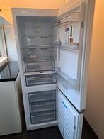 Koel-vriescombinatie Sharp in nieuwstaat, Witgoed en Apparatuur, Koelkasten en IJskasten, Ophalen, 200 liter of meer, Met aparte vriezer