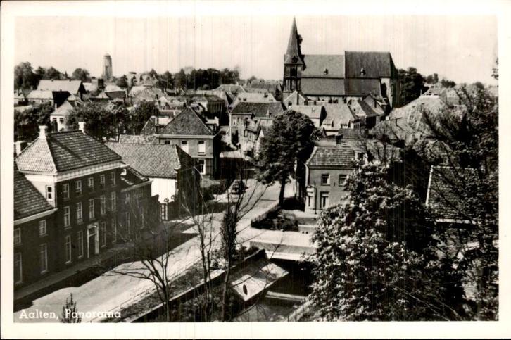 Aalten - Panorama - Kerk en huizen, Verzamelen, Ansichtkaarten | Nederland, Gelopen, Gelderland, 1940 tot 1960, Ophalen of Verzenden