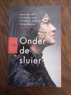 Onder de sluier, Ophalen of Verzenden, Zo goed als nieuw