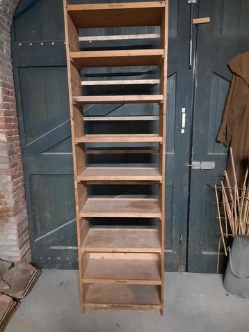 Brocante houten stellingkast, winkelkast  beschikbaar voor biedingen