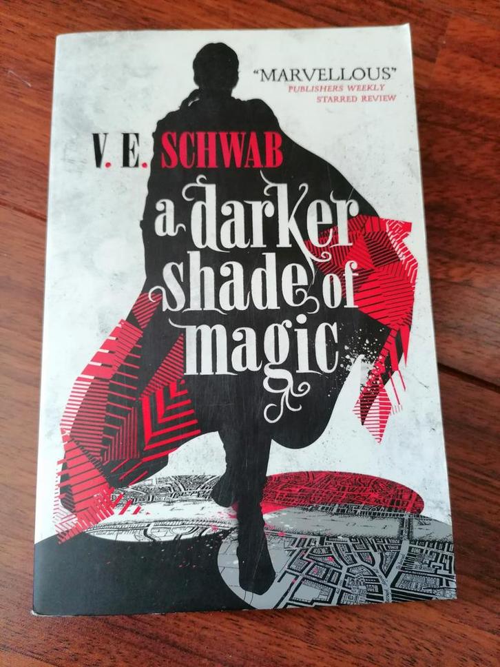 A Darker Shade of Magic - V.E. Schwab (Engels), Boeken, Fantasy, Zo goed als nieuw, Ophalen of Verzenden