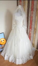 Prachtige Trouwjurk met Hoepel en Sluier, Ophalen, Trouwjurk, Sincerity, Wit